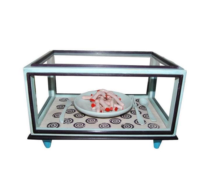 Nouvelle cuisine, 2015 legno intagliato, stuccato e dipinto a mano con vetrinetta